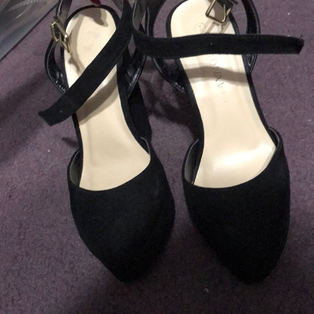 wild diva black suade pumps! only wore once!